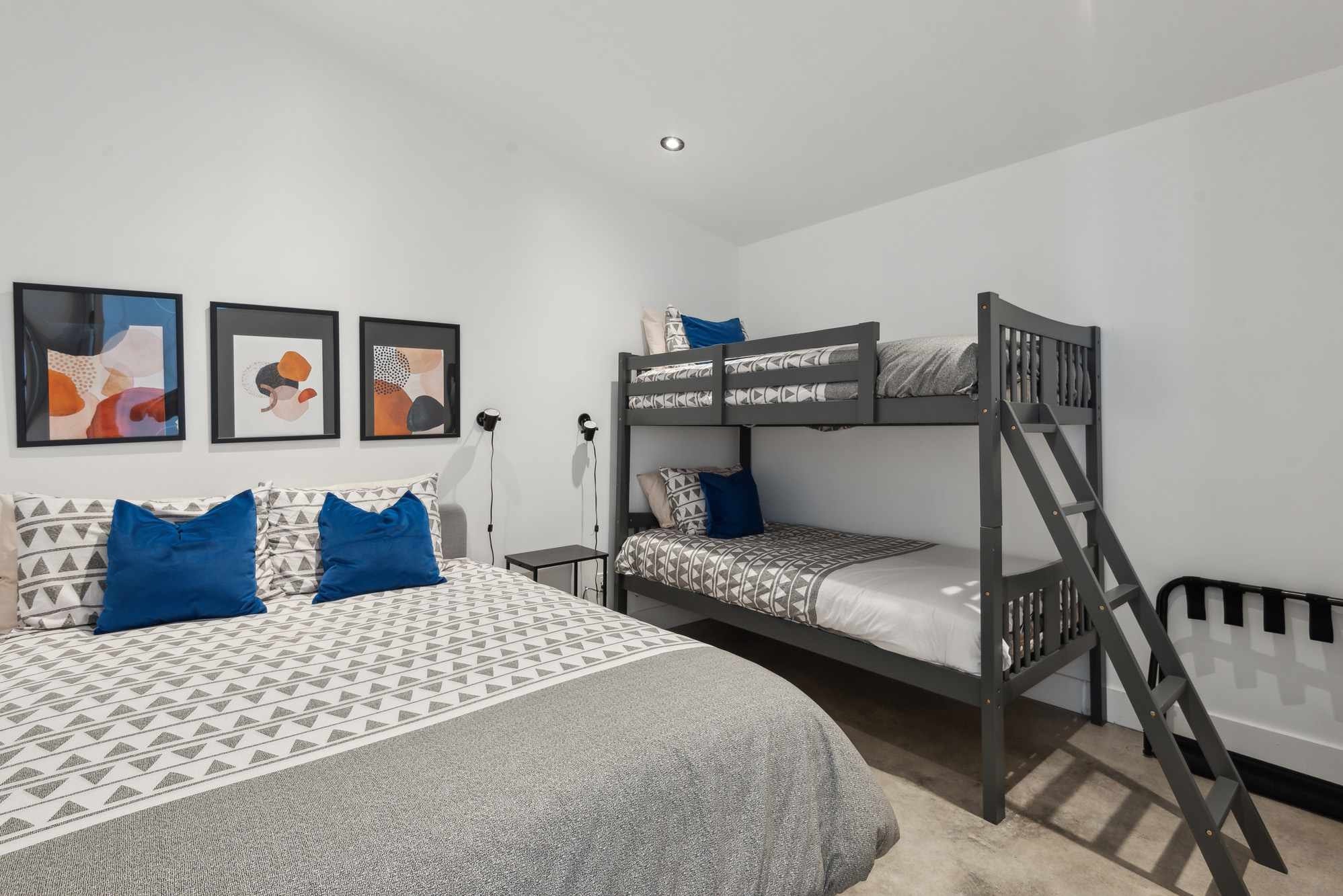 Bedroom 3 - queen bed, bunk bed